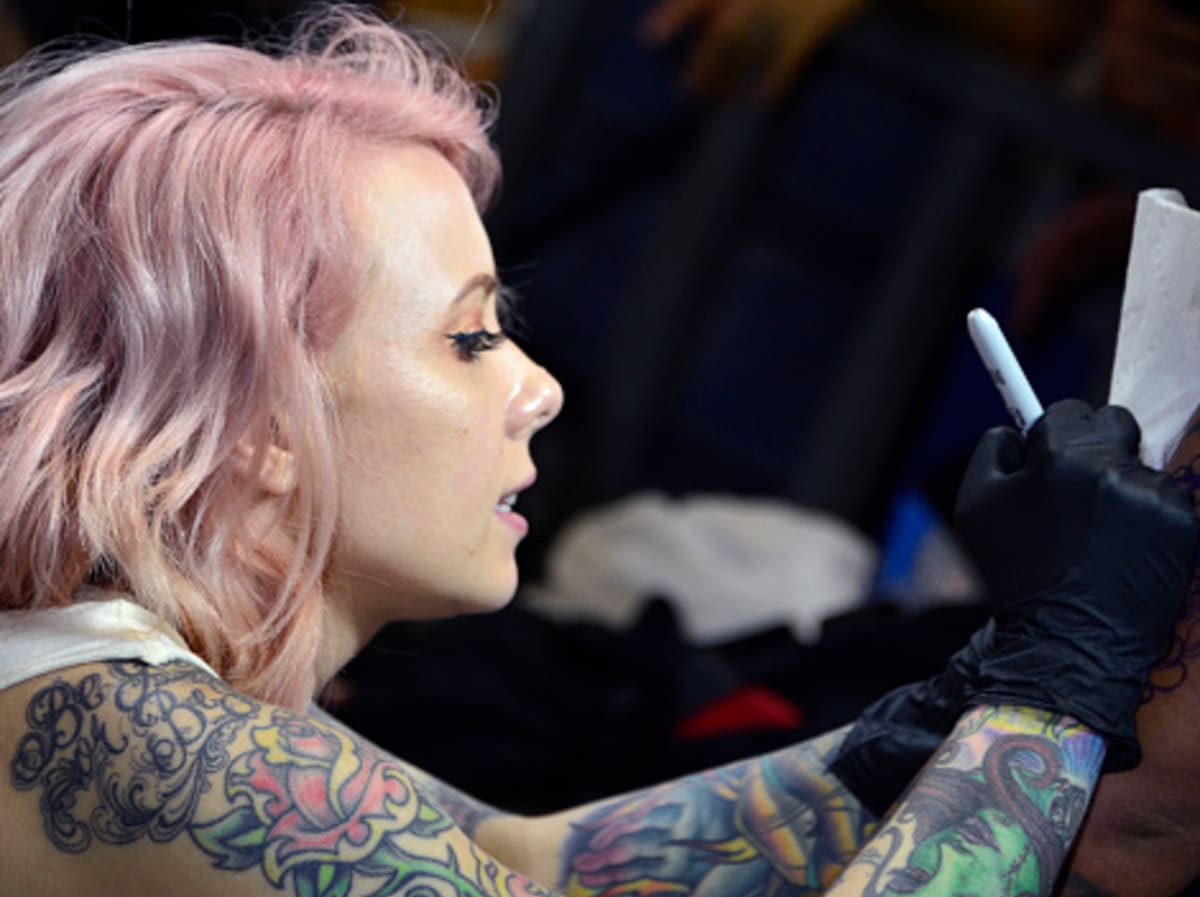 why we u0027re obsessed with tattoos according to a tattoo artist why we u0027re obsessed with tattoos according to a tattoo artist