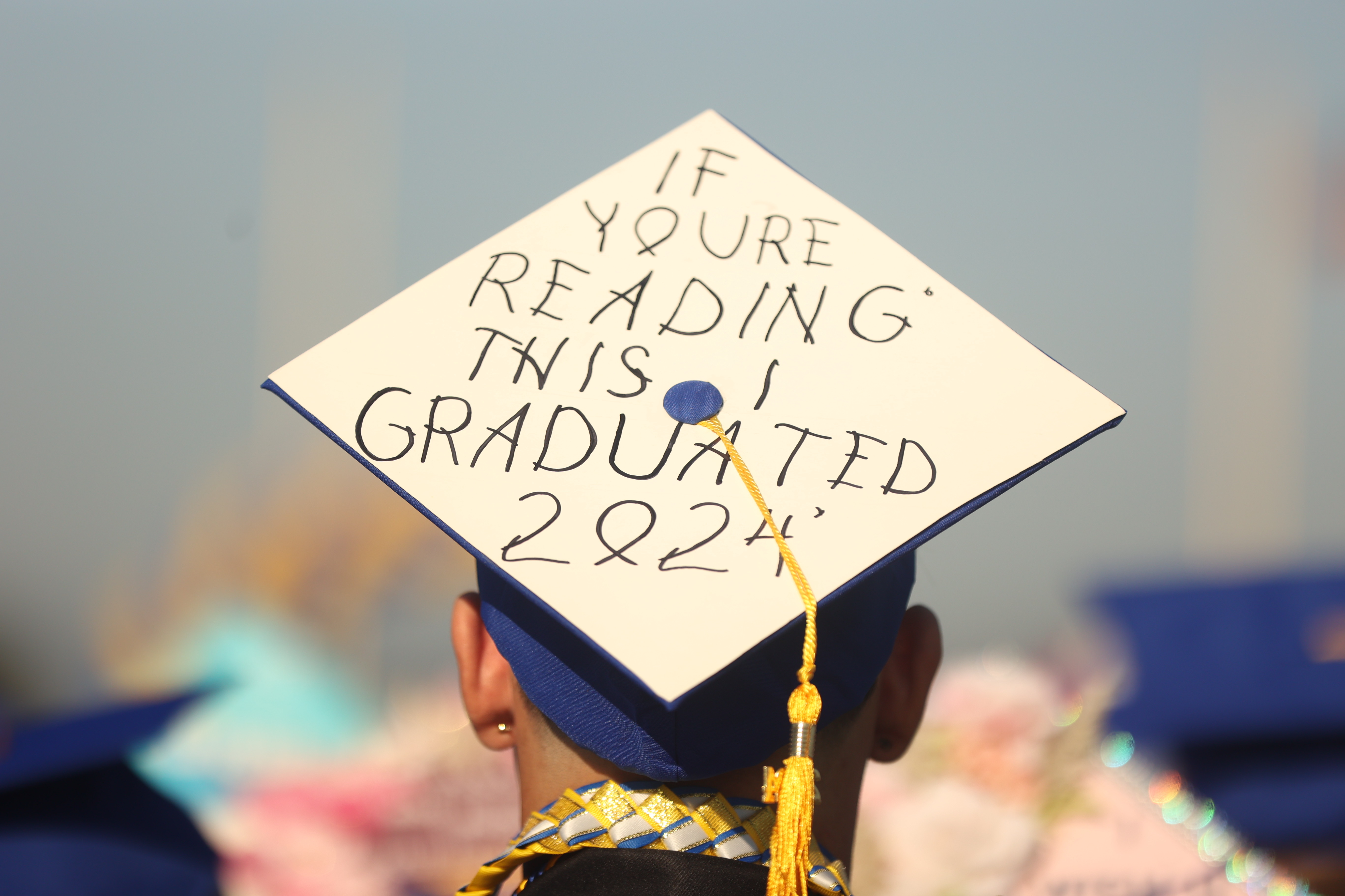 A graduation cap with the message "If you're reading this, I graduated 2024" written on it.