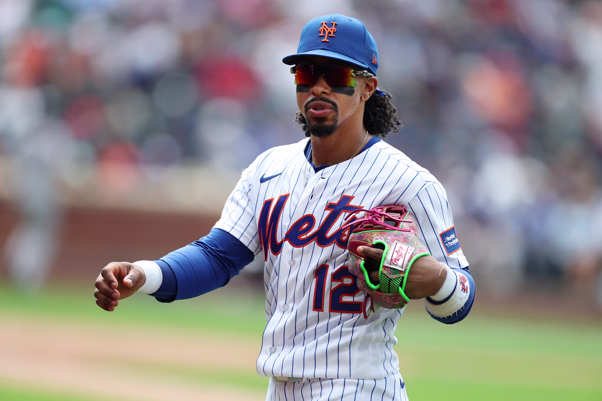 MLB Trade Rumors suggest that the Yankees, Red Sox, and Mariners may be interested in trading for Mets shortstop Francisco Lindor.