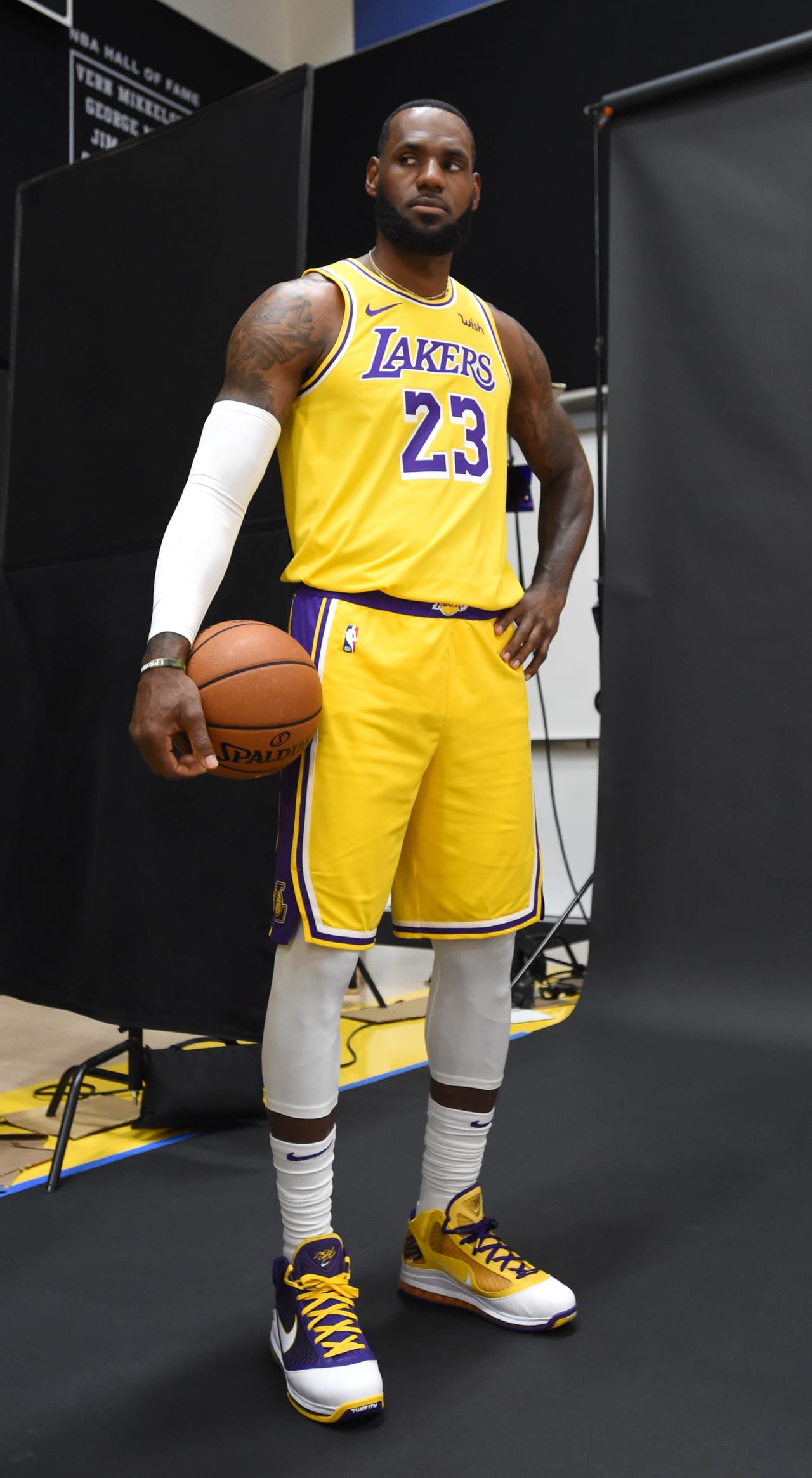 lebron james wearing lebron 7