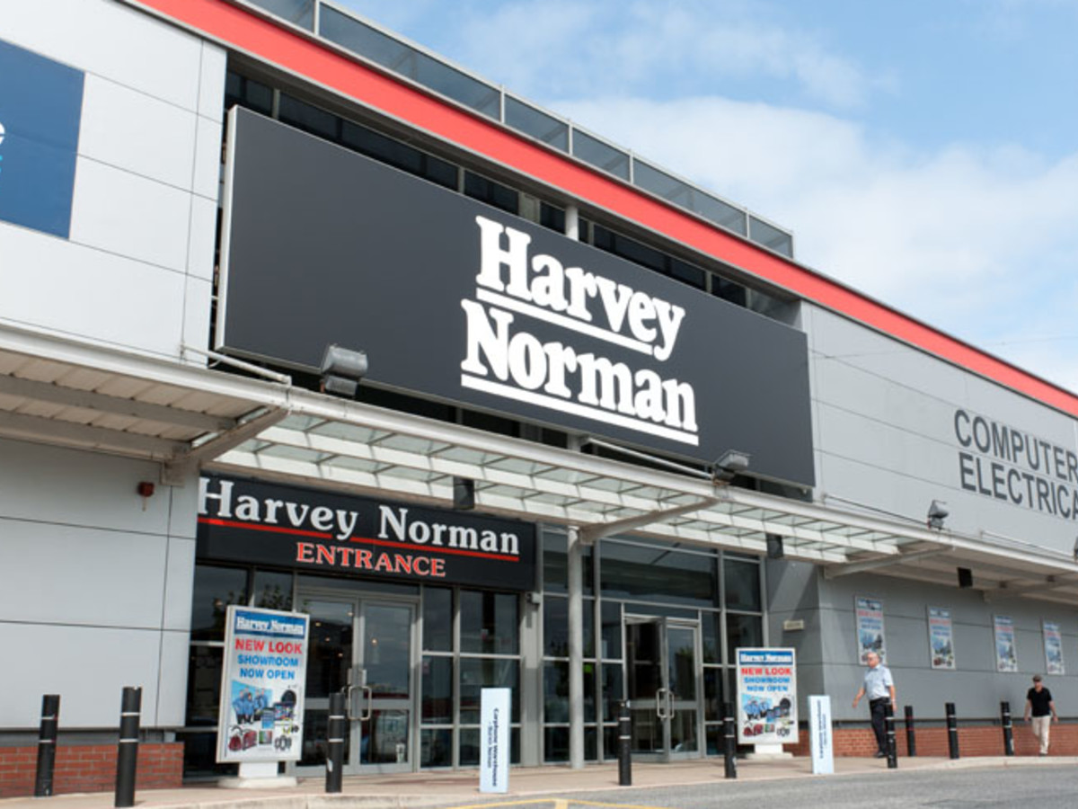 Woman Runs Up in Harvey Norman with Knife, Demanding 15,000 Refund