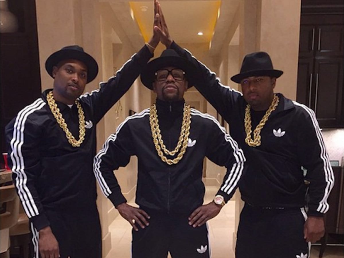 Floyd Mayweather Has Five Outfits to Choose From for the ...