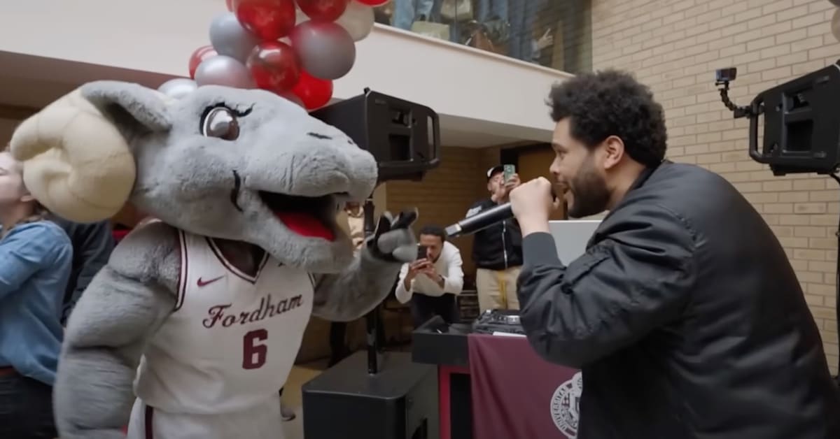 Watch The Weeknd Gatecrash New York Graduation With Surprise Performance