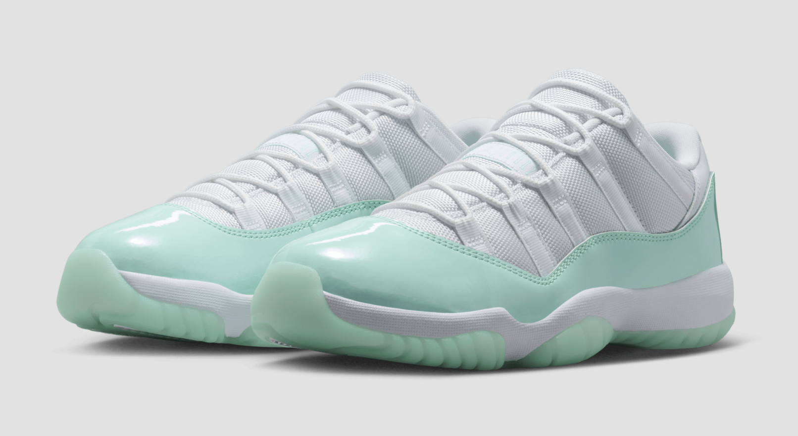 Air Jordan 11 Low 'Igloo'