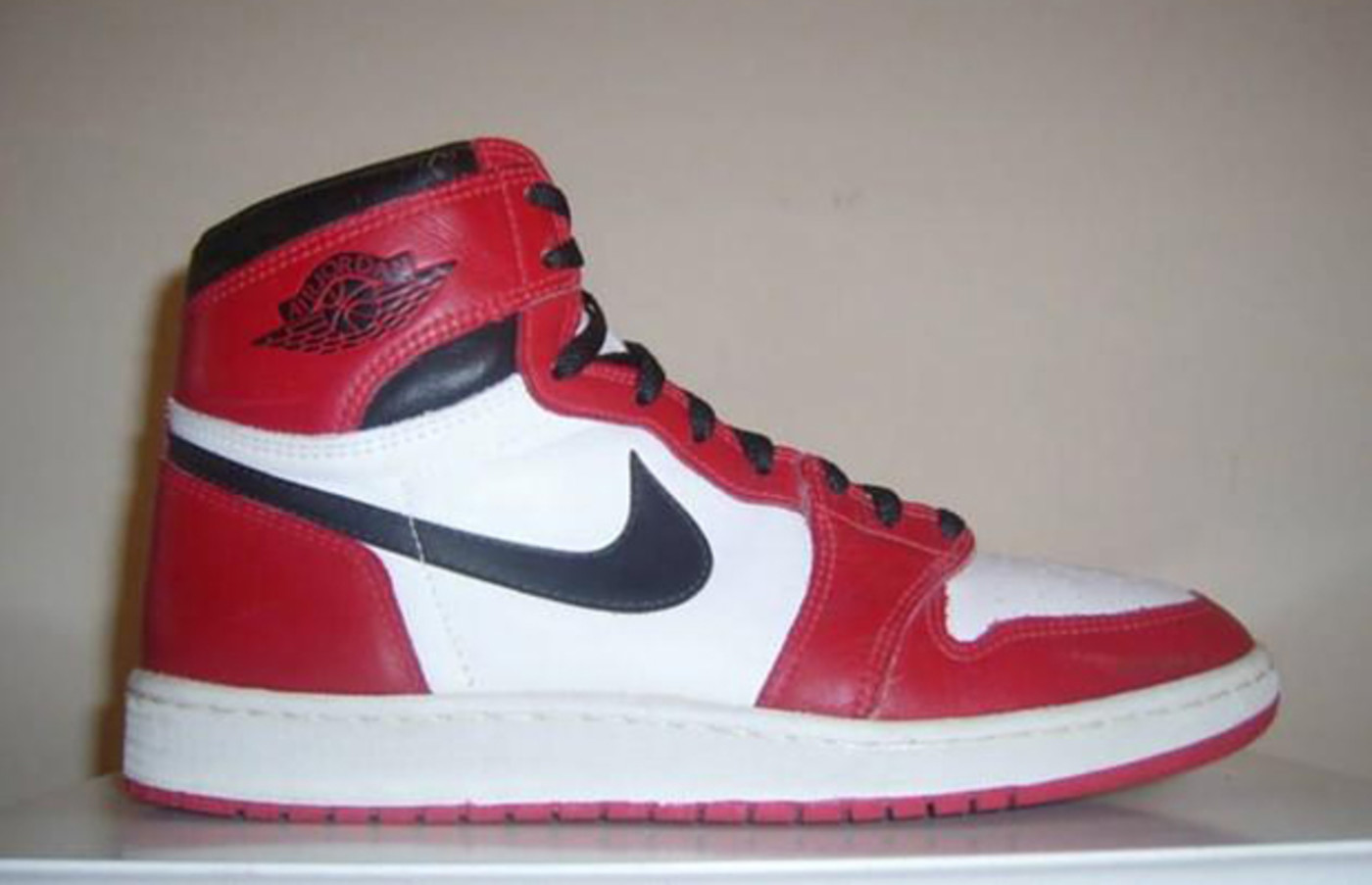 Джорданы 1 оригинал. Nike Air Jordan 80s. Nike Air Jordan 1 Chicago bulls. Nike Jordan 80 Retro.
