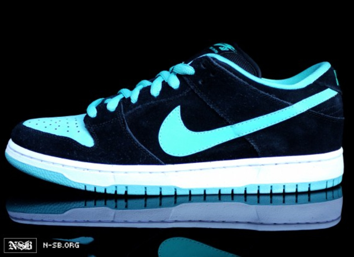 Сб купили. Nike Dunk Тиффани. Nike SB Dunk j Pack. Nike Dunk SB Low Diamond Supply co. 