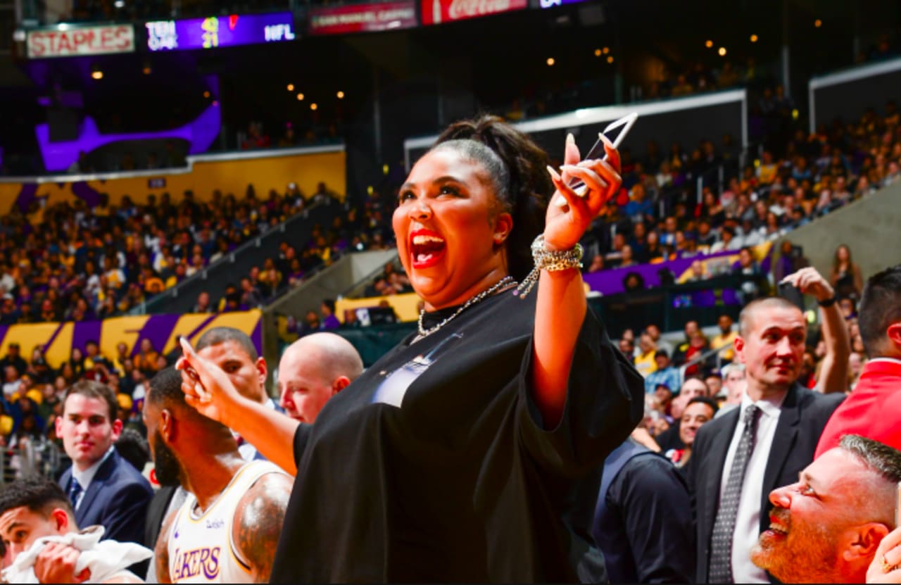 People Are Debating Lizzo S Lakers Game Outfit And Antics Complex