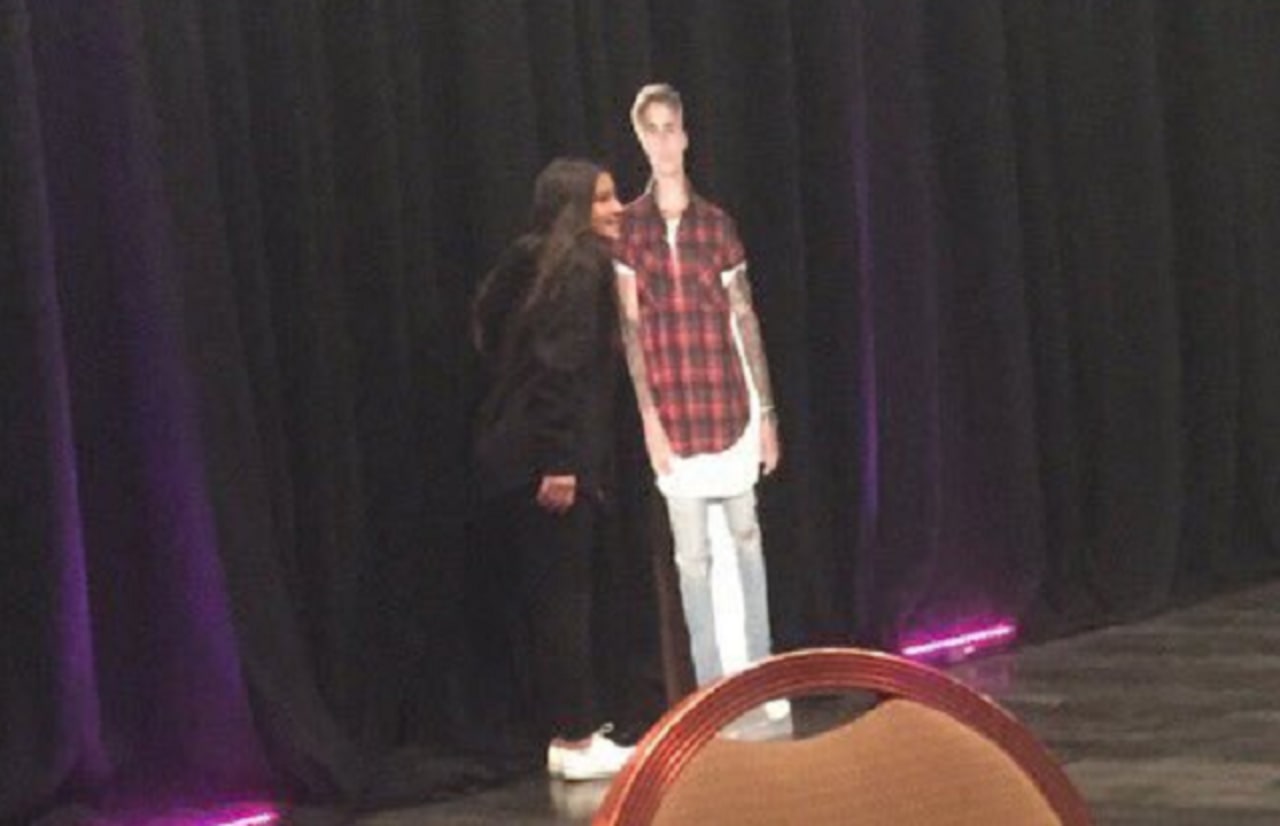 Justin Bieber Fans Allegedly Paid 2000 To Meet Greet A