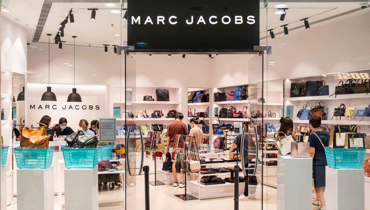 Ijver Doorweekt bagageruimte Glitch on Marc Jacobs Website Allowed Shoppers to Order $300 Bags for Free  | Complex