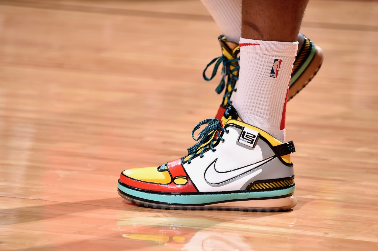 lebron christmas shoes 2018