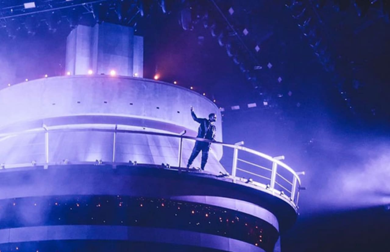 Here S The Story Behind That Big Ass Cn Tower Replica Drake Had At Ovo Fest Complex