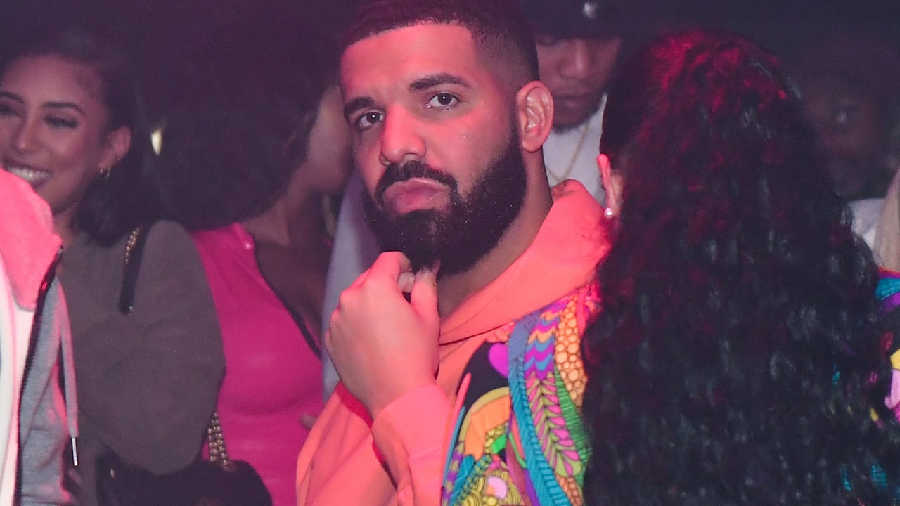 Drake Spotted Hanging Out In Front Of Rihanna S Childhood Home In Barbados Complex