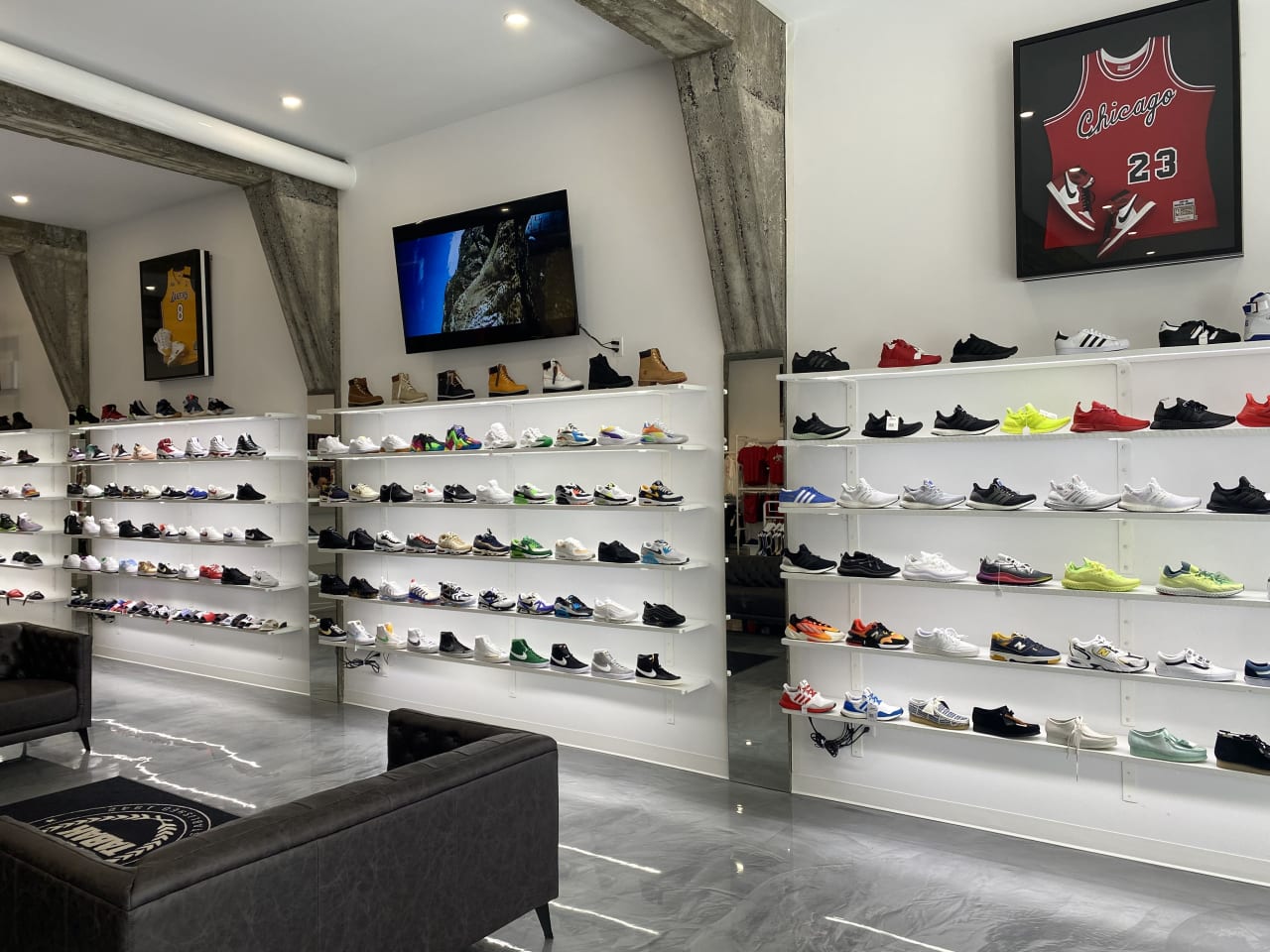 canadian shoe stores that sell jordans