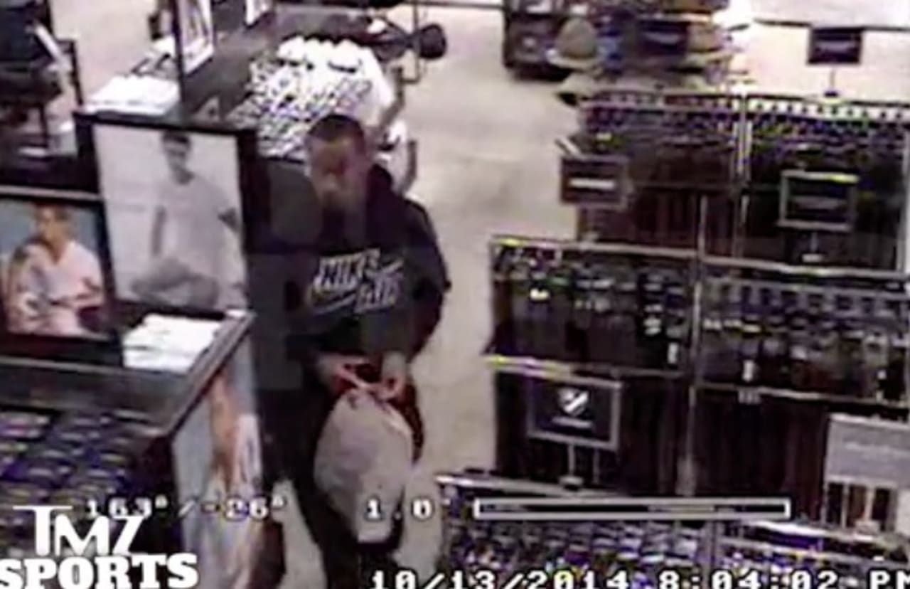 Heres The Embarrassing Surveillance Video Of Former Cowboys Player Joseph Randle Stealing Underwear And Cologne