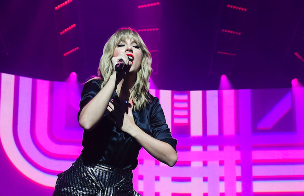 Watch Taylor Swift Perform Lover And False God On Snl