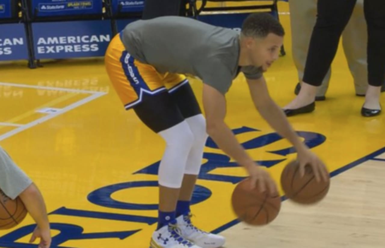 what does curry wear under his shorts