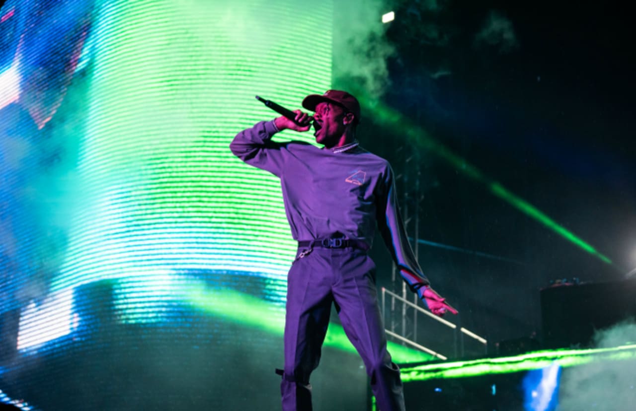 Listen To Travis Scott Over Childish Gambino S Feels Like Summer Complex