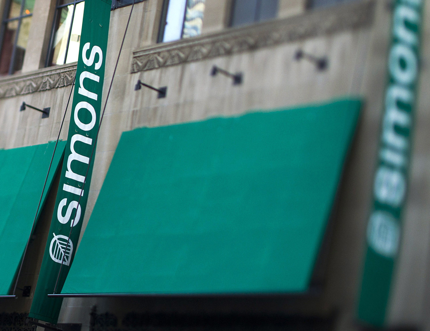 Quebecbased retailer, Simons, is looking into expanding across Canada. Complex CA