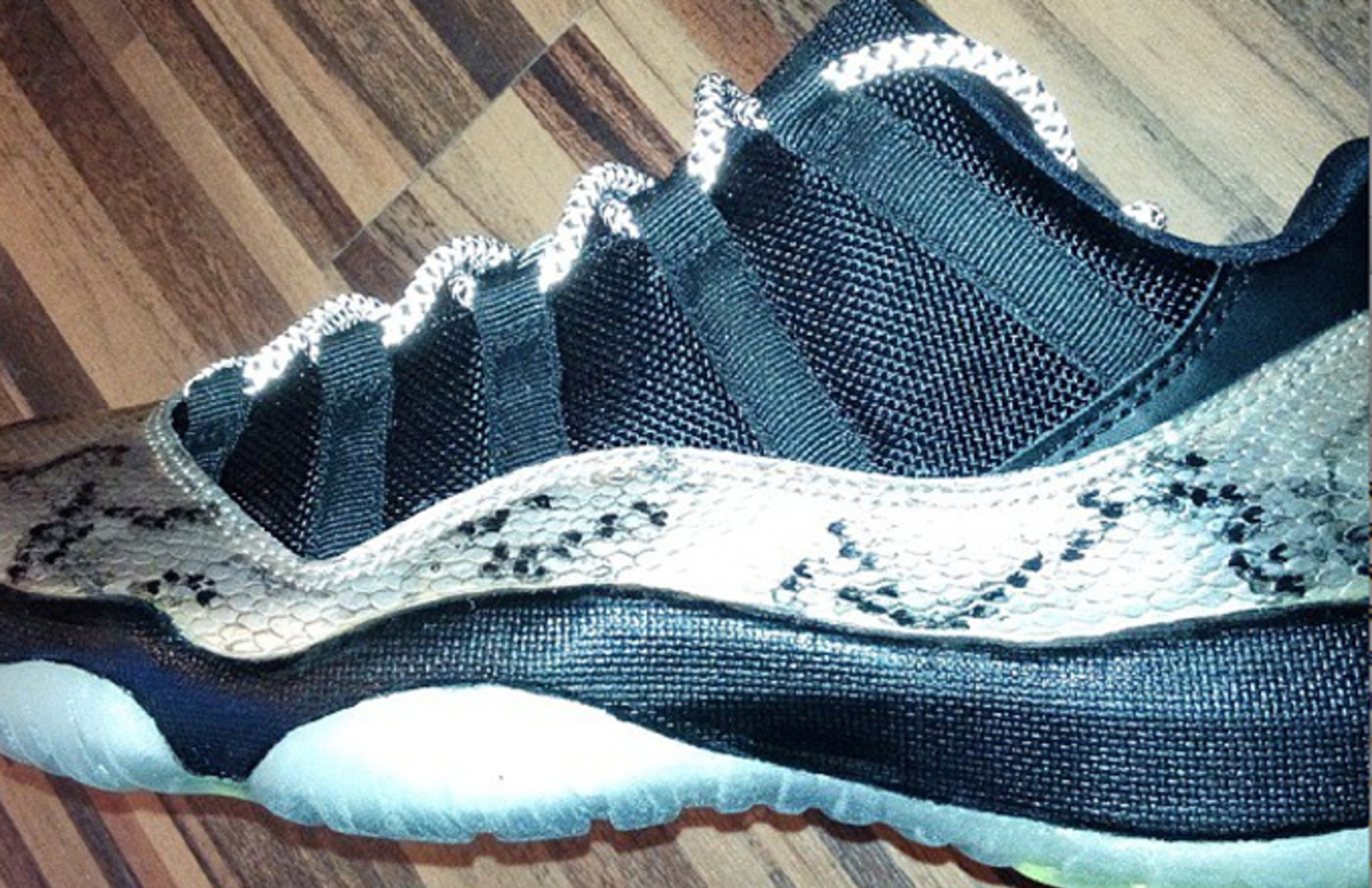 Air Jordan XI Low Snakeskin 
