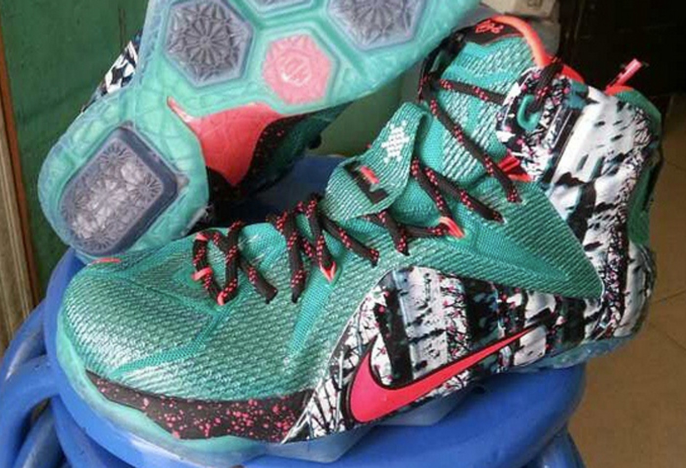 lebron christmas shoes 2019