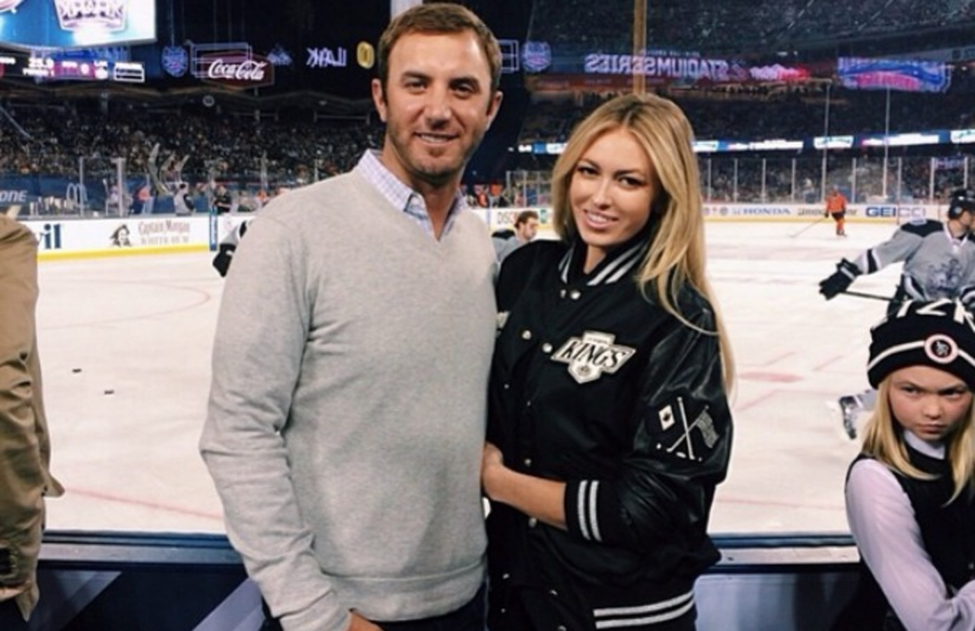 Paulina Gretzky Reveals That She S Pregnant Complex