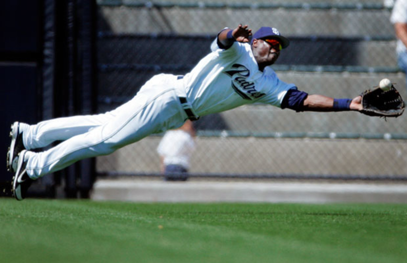 Seventeen-Year Veteran Mike Cameron Retires | Complex