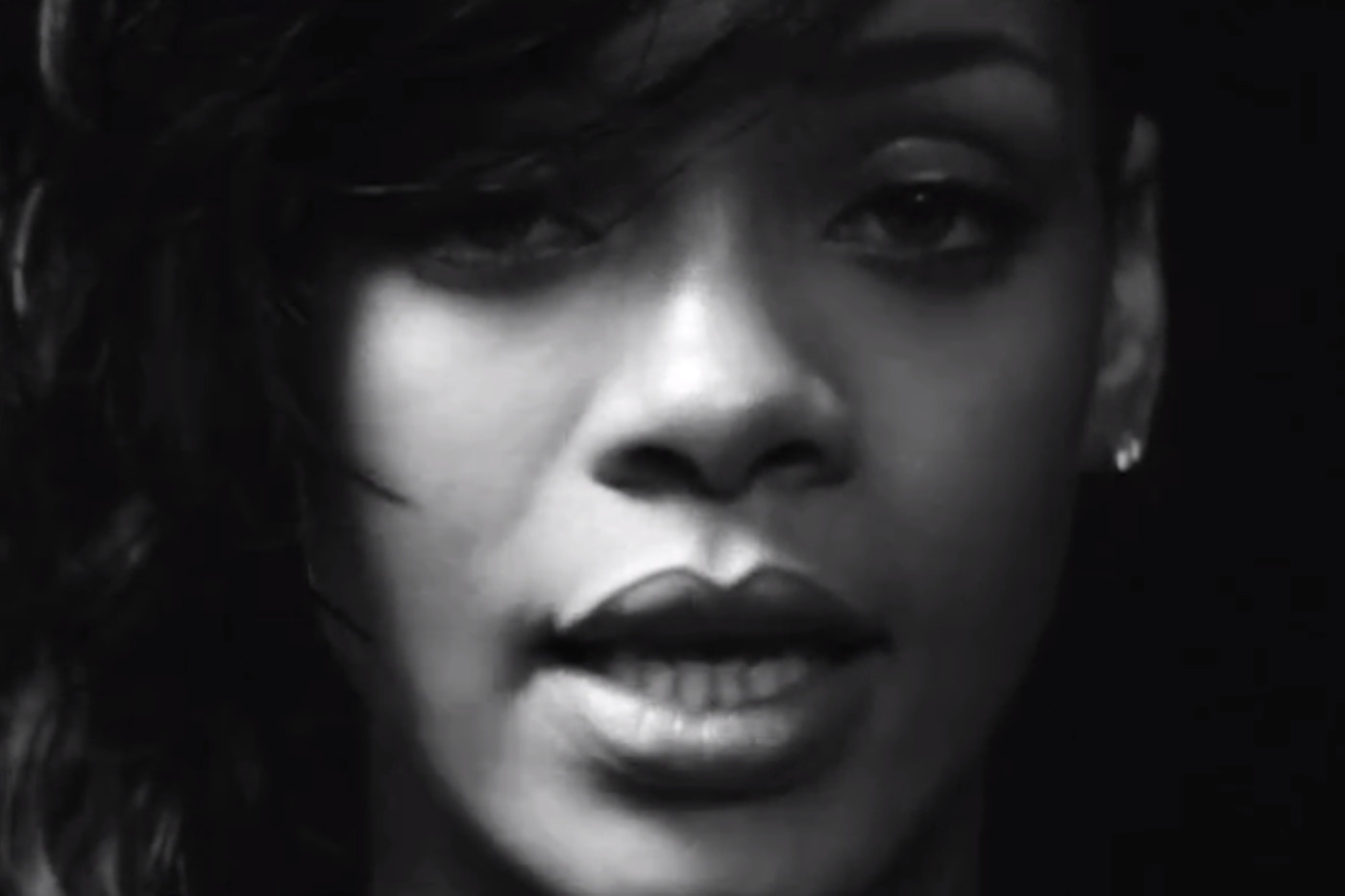 Video Rihanna Diamonds Complex