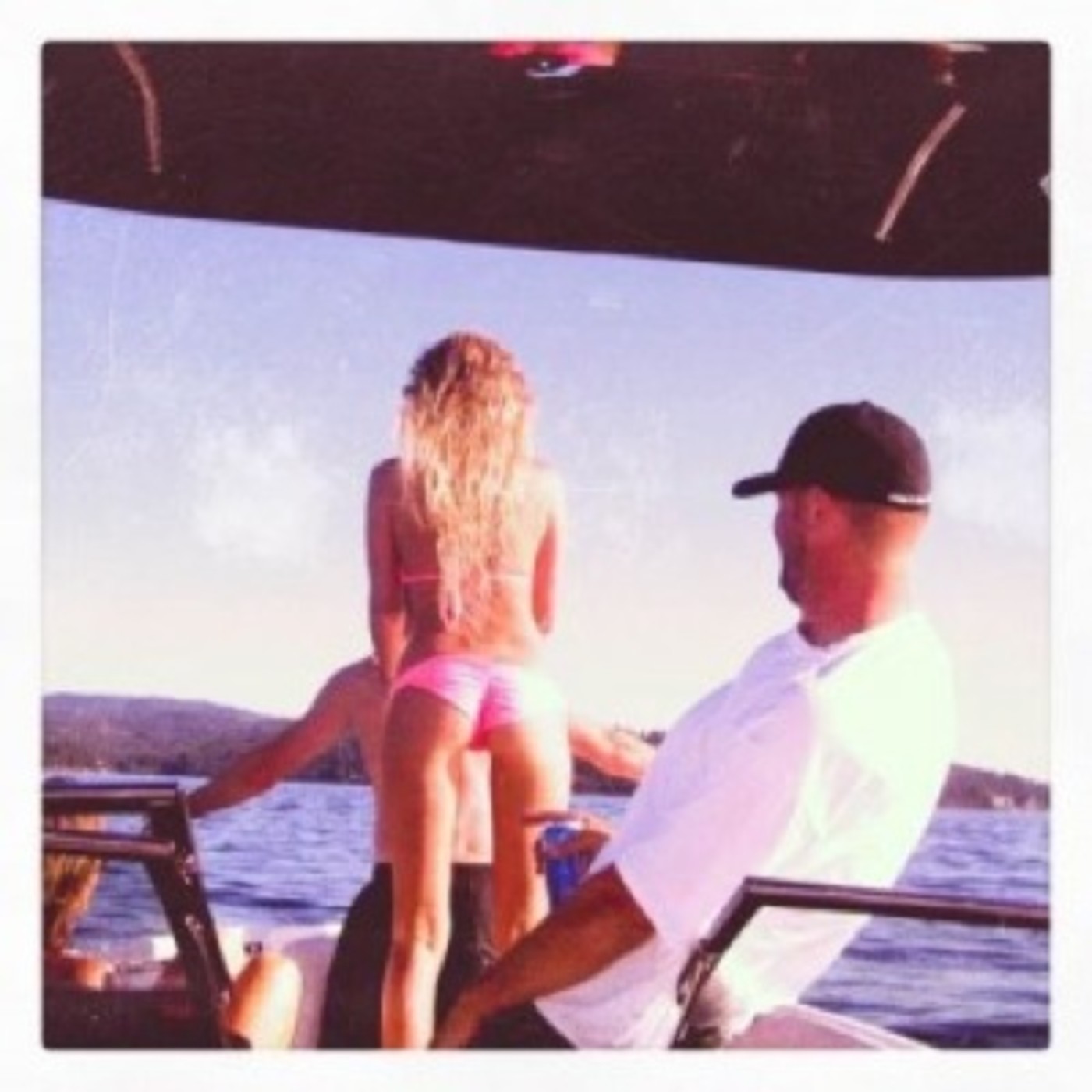 Tweet Dreams Paulina Gretzky S Hottest Twitpics Complex