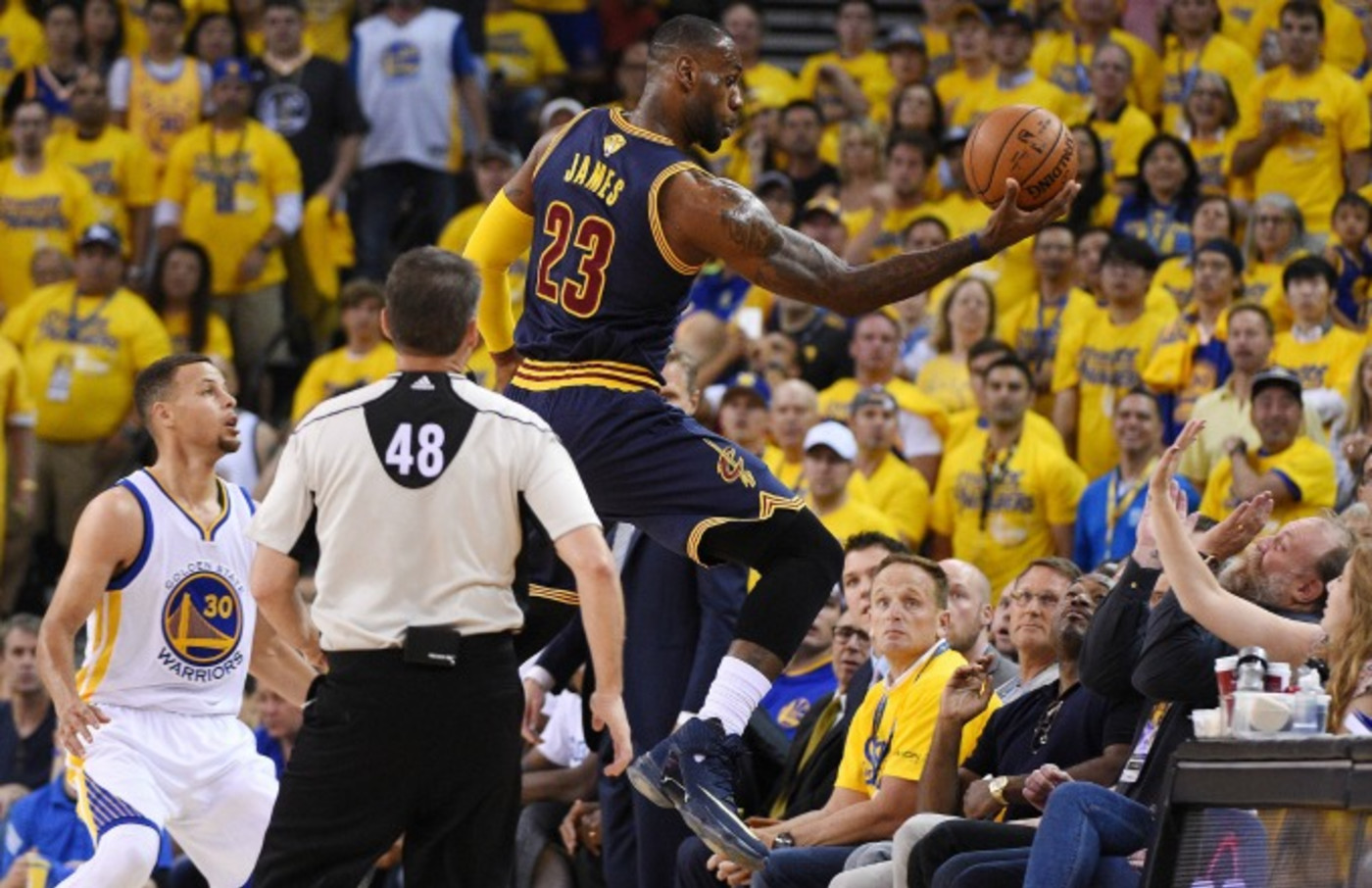 Watch the Best (and Worst) Plays From Game 2 of the 2016 Watch the Best (and Worst) Plays From Game 2 of the 2016