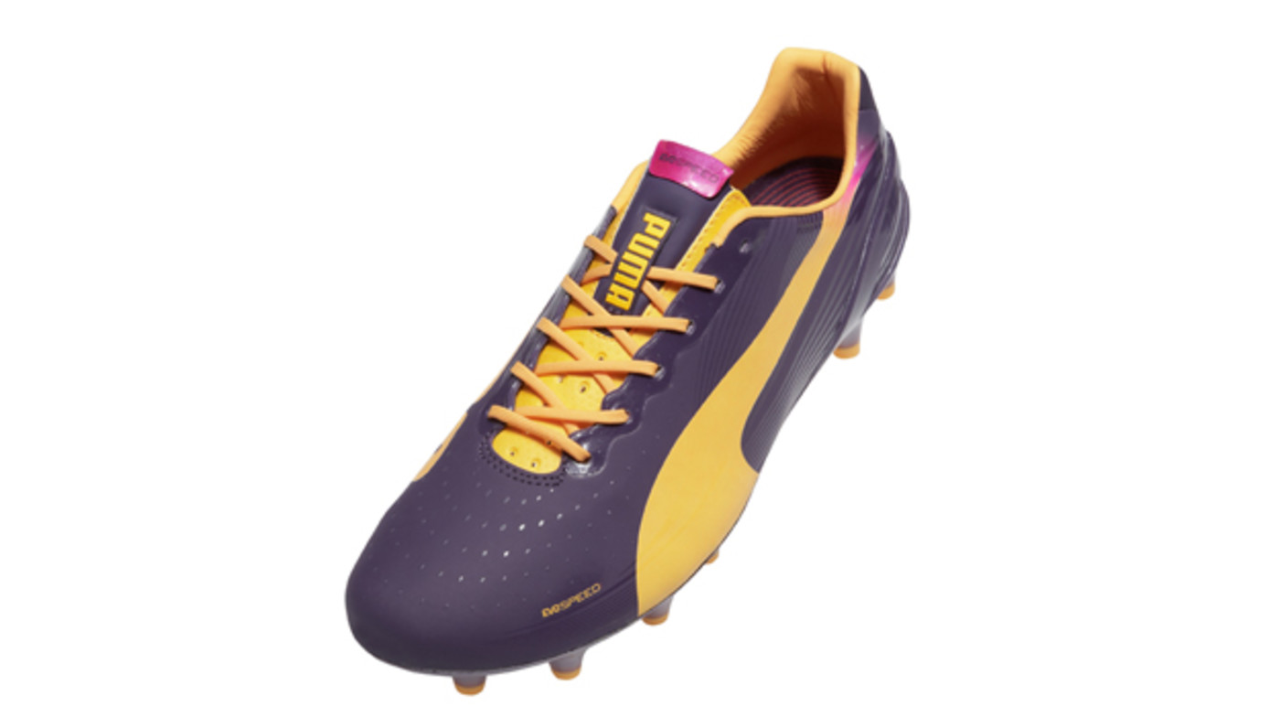 puma two different colored cleats