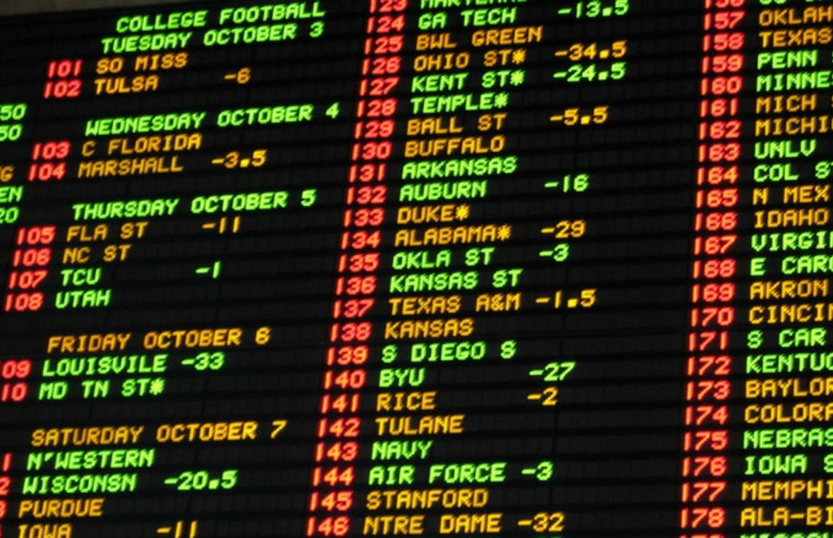 how do sportsbooks set betting lines