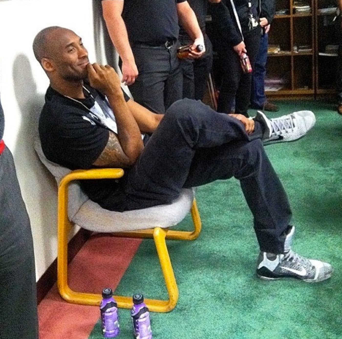 Bryant Chills in the Nike Kobe 9 “Detail” Complex