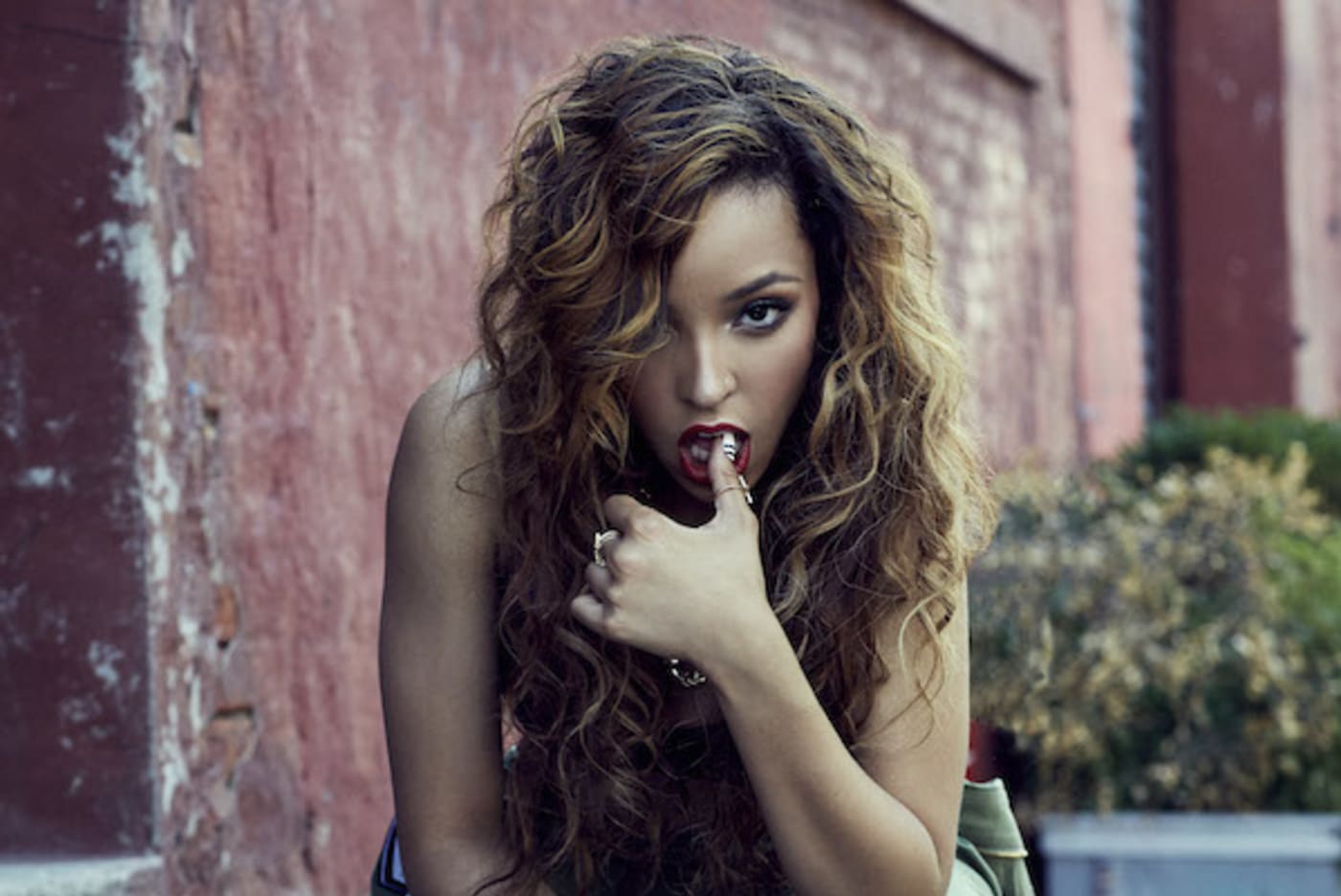 Tinashe ft. Young Thug “Party Favors” Complex