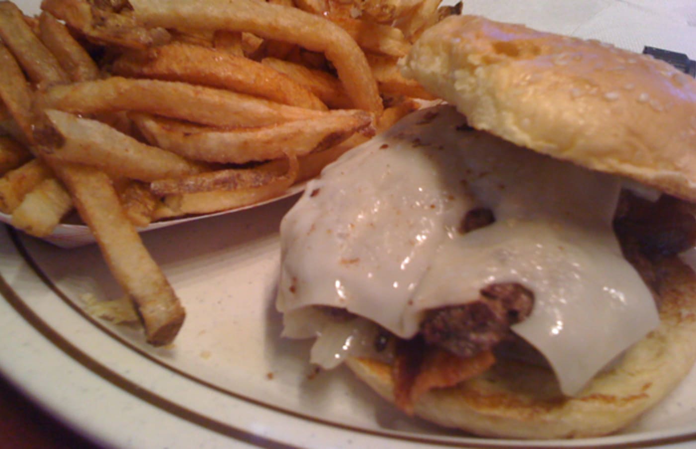 Free Burgers Tomorrow in Miami at CG Burgers Kendall (5/17) Complex