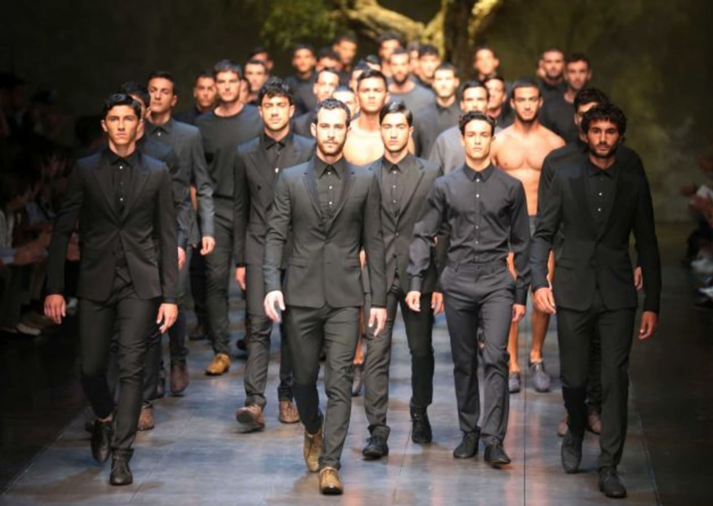 A Streaker Interrupted Dolce & Gabbana’s Milan Fashion Week Show | Complex