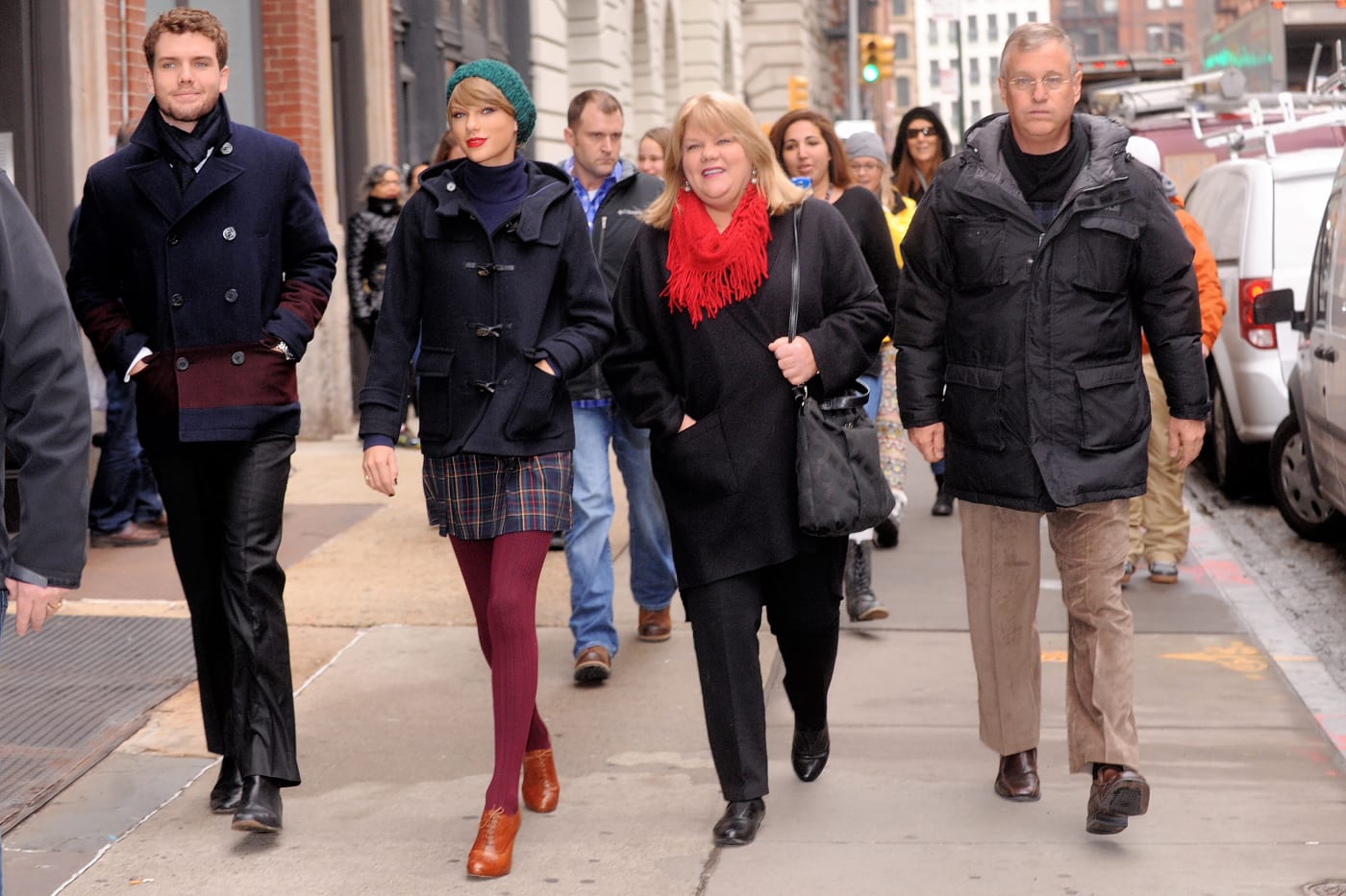 Taylor Swift’s Mother Begins Fight Against Cancer | Complex