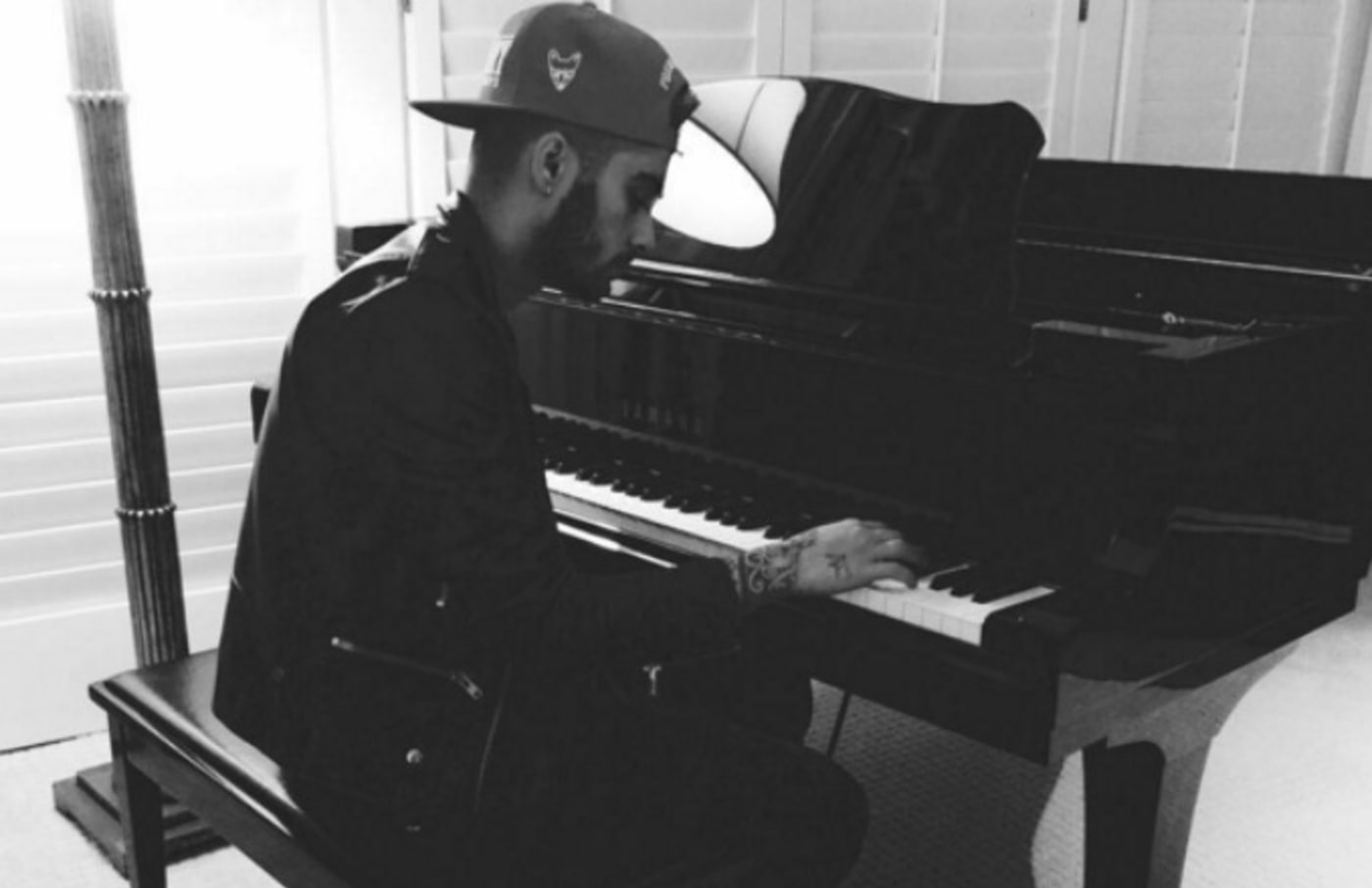 zayn malik instagram playing piano