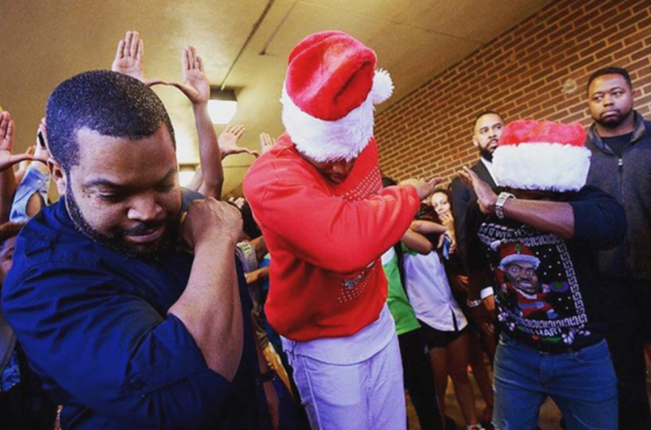Kevin Hart Benches 225 For Cam Newton Ice Cube Complex