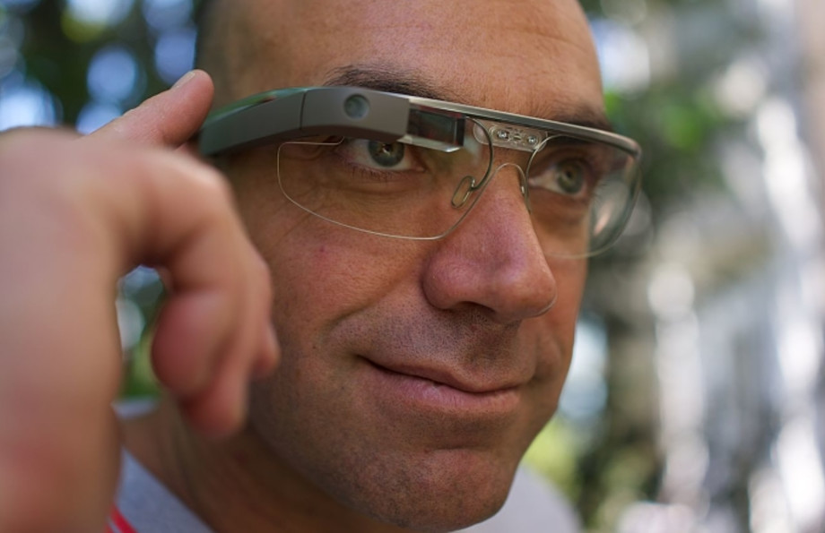 Google Glass Might Come Back From the Dead With a Less Ridiculous