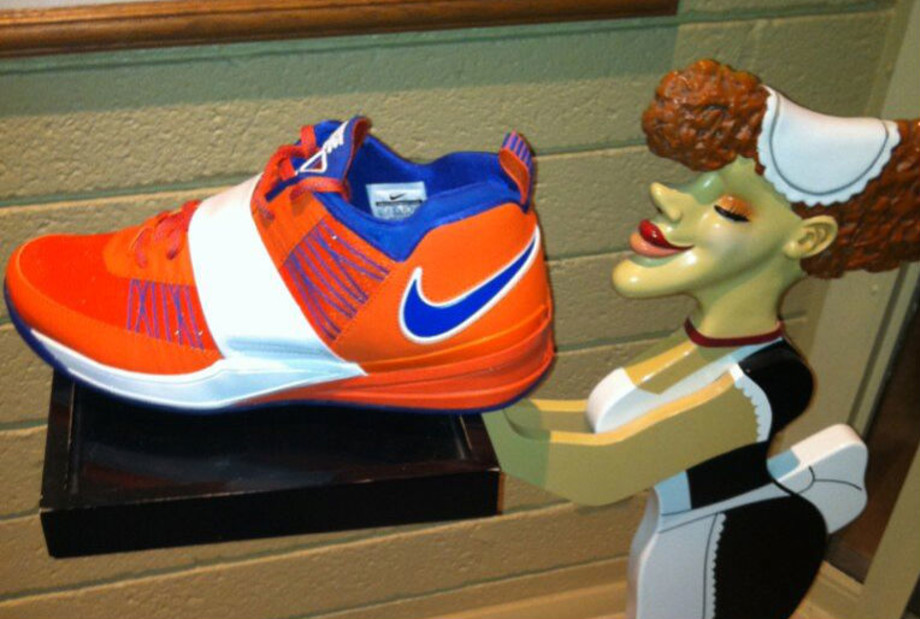 darrelle revis sneakers