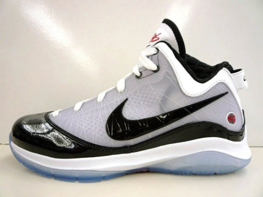 lebron shoes playoffs