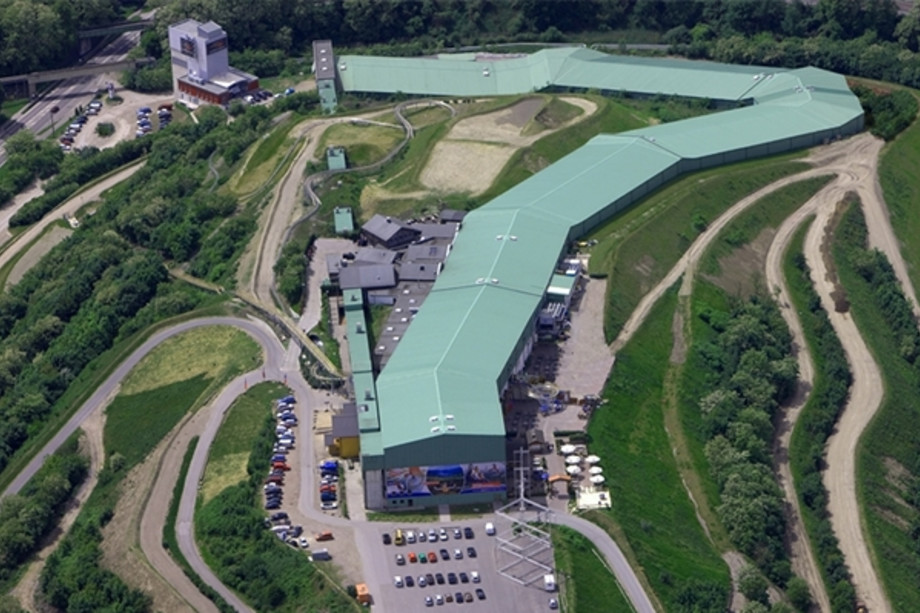 10 Indoor Slopes Worth Skiing Complex