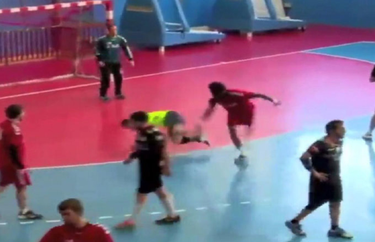 Handball Player Flips Out, Sucker Punches Ref in Back of Head Complex