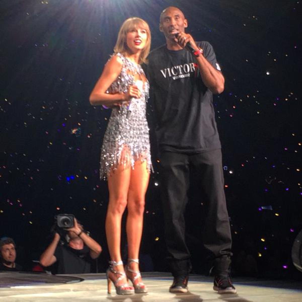 Kobe Presented Taylor Swift With A Championship Banner | Complex