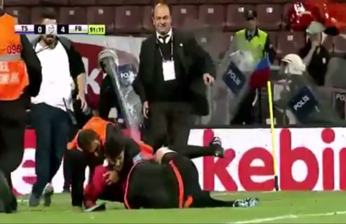 Watch This Turkish Soccer Game End Right After a Fan Randomly Assaults