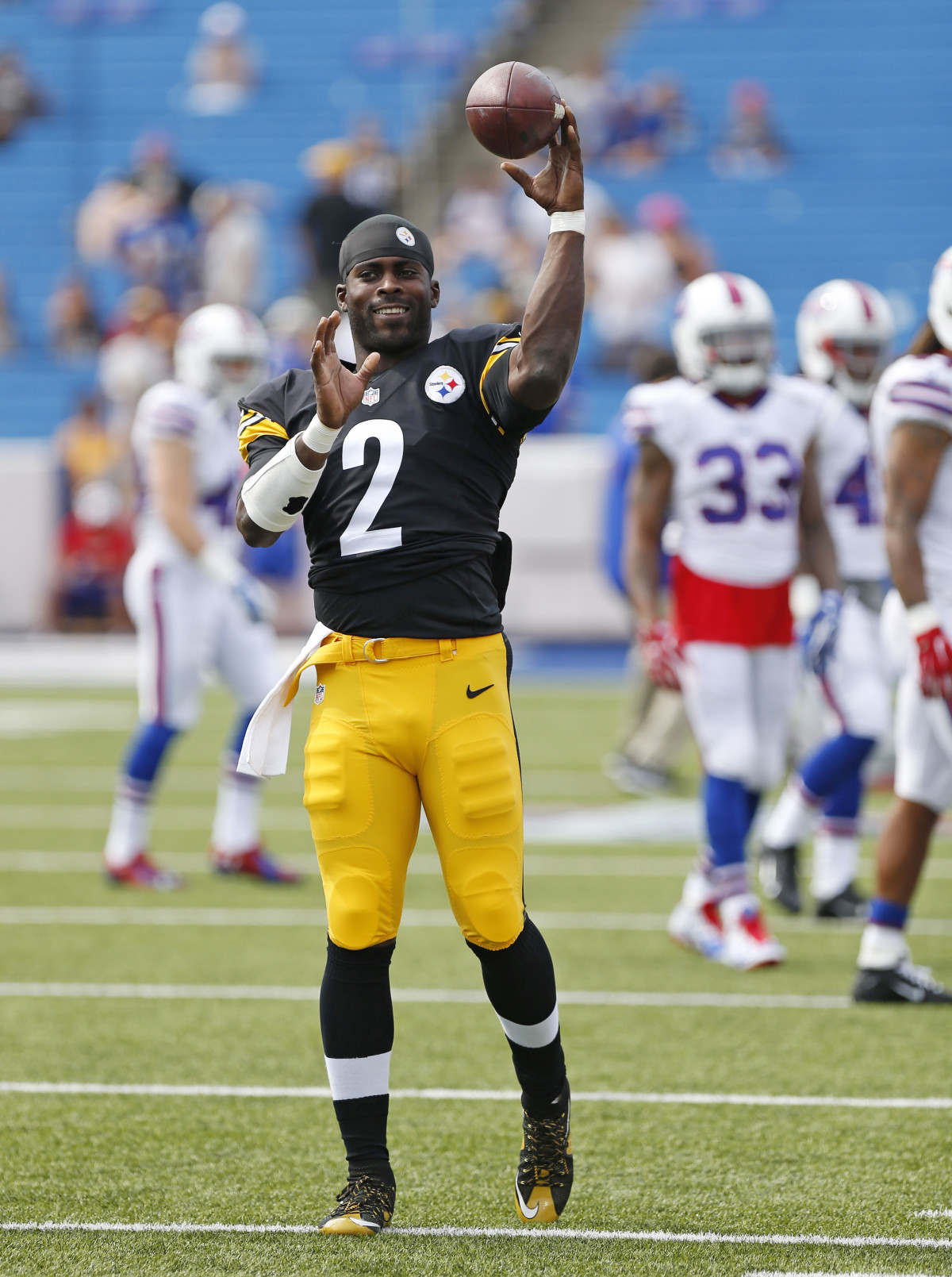 Michael Vick Completes a 63Yard Pass for His First Throw as a Steeler Complex