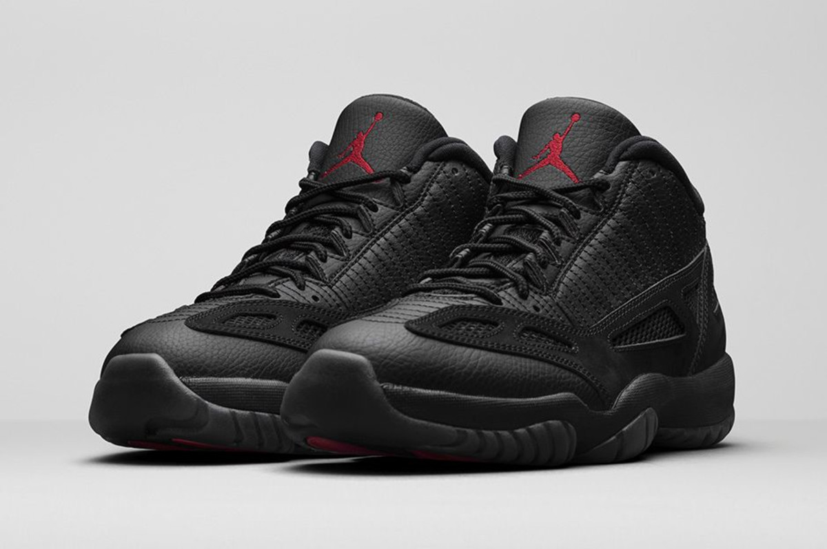 jordan 11 low ie black