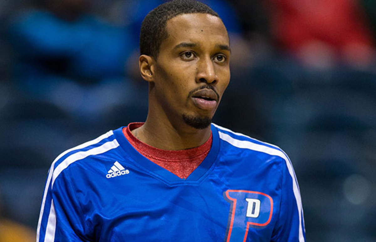 Brandon Jennings Dances in His Boxers to Some Biggie | Complex