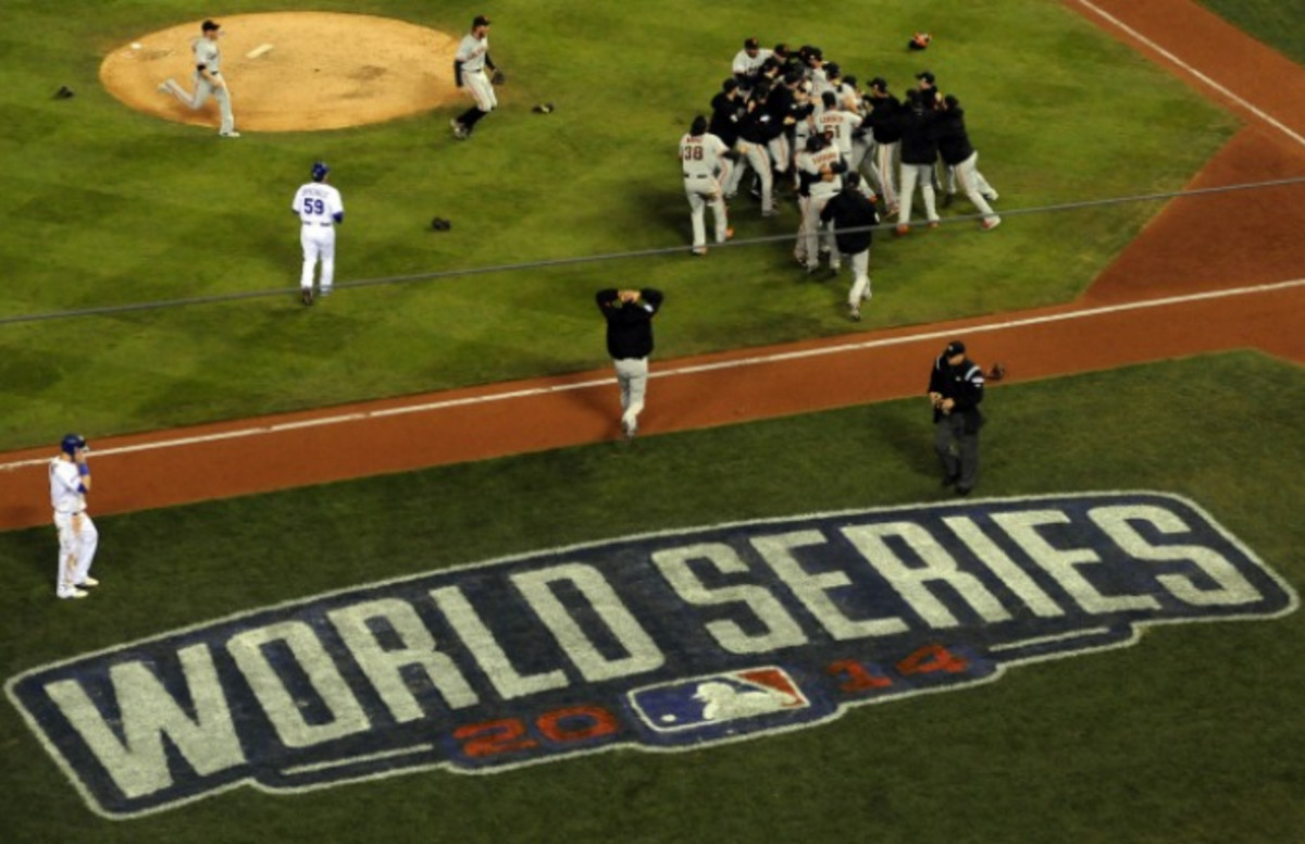 Watch Giants Fans Celebrate World Series Win on Plane Flying Into San Francisco Complex