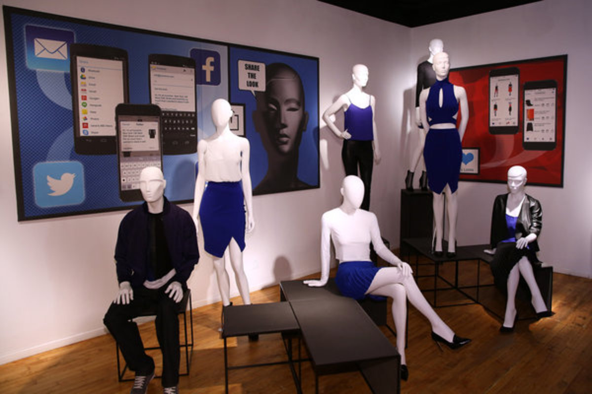 Mannequins Equipped With Transmitters Can Now Beam Information About